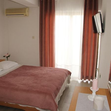 Motel "Tri Lovca" Knin Eksteriør bilde