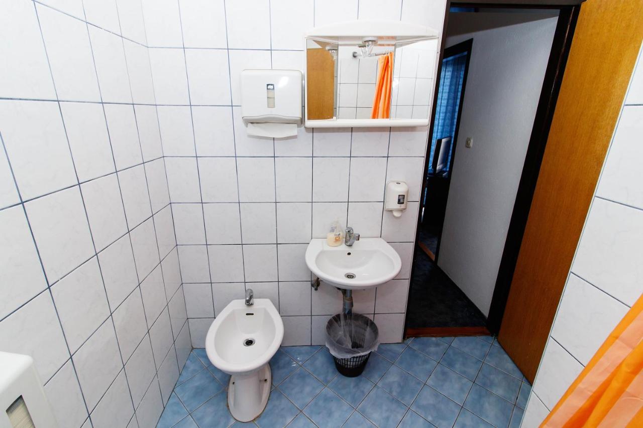 Motel "Tri Lovca" Knin Rom bilde