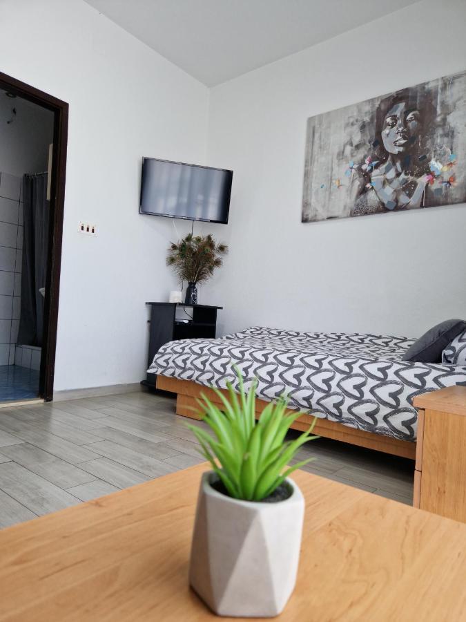 Motel "Tri Lovca" Knin Eksteriør bilde